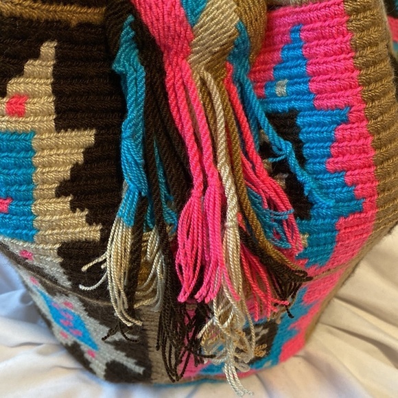 Pink, Blue & Camel Patterned Large Wayuu Drawstring Crossbody Mochila Bag - Picture 8 of 11